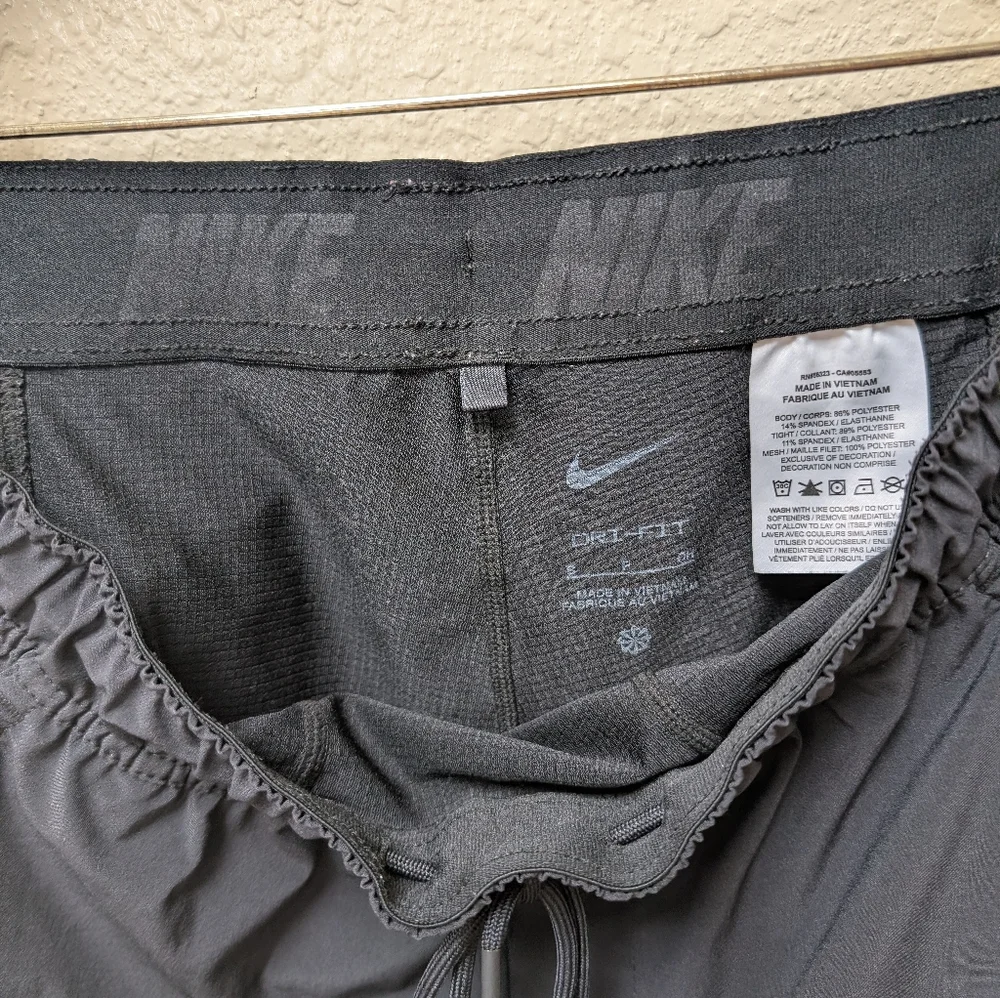 Black Nike Dri-Fit Performance lightweight quick dry Shorts Men’s. Size Small